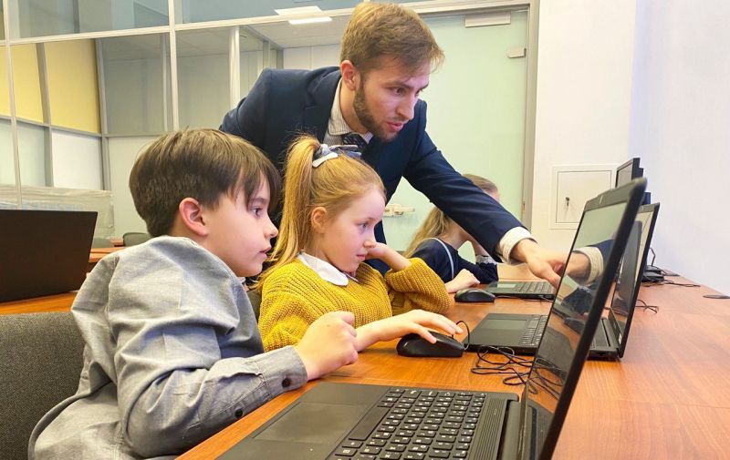 «Газпром межрегионгаз инжиниринг» провел для детей сотрудников экскурсию и мастер-класс по программированию